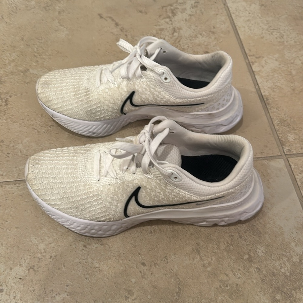 Nike running sneakers - Picture 6 of 7